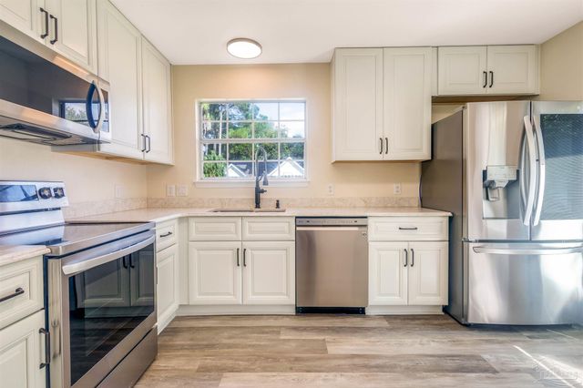 1356 Sterling Point Dr, Gulf Breeze, FL 32563