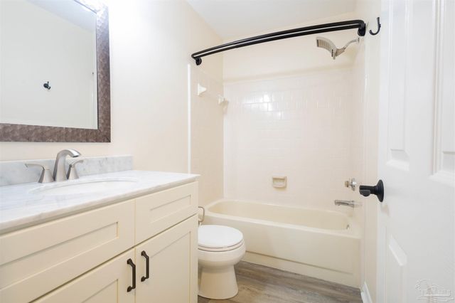 1356 Sterling Point Dr, Gulf Breeze, FL 32563