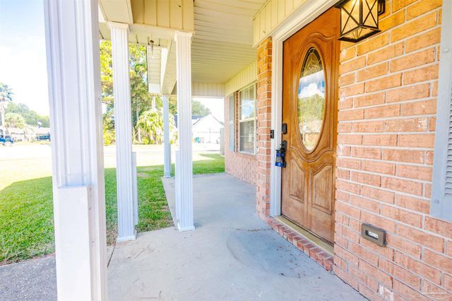 1356 Sterling Point Dr, Gulf Breeze, FL 32563