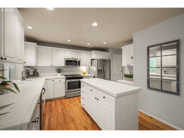 14762 Nw FAWNLILY Dr, Portland, OR 97229