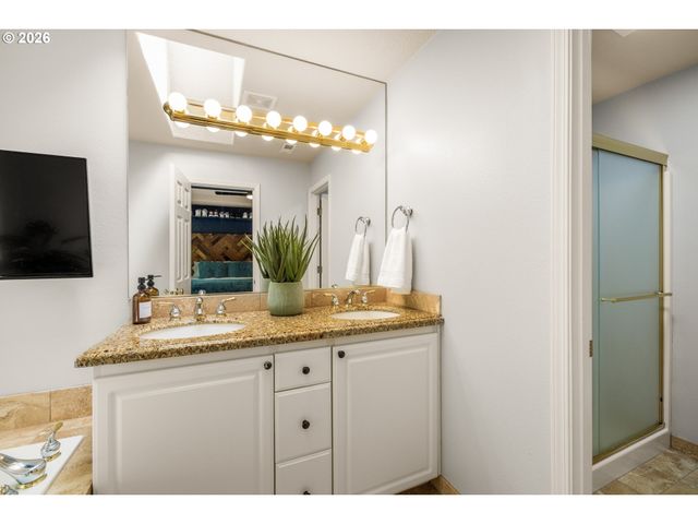 14762 Nw FAWNLILY Dr, Portland, OR 97229