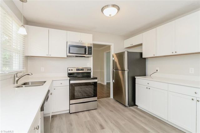 999 Nottingham Road, High Point, NC 27262