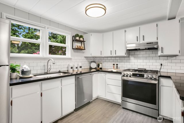 14841 88th Avenue NE, Kenmore, WA 98028