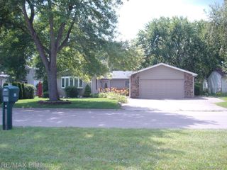 601 HOLLY BUSH DRIVE, Holly Village, MI 48442