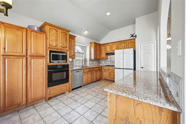 315 Hudson Falls Drive, Arlington, TX 76002