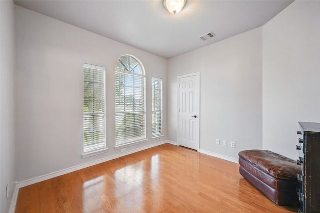 315 Hudson Falls Drive, Arlington, TX 76002