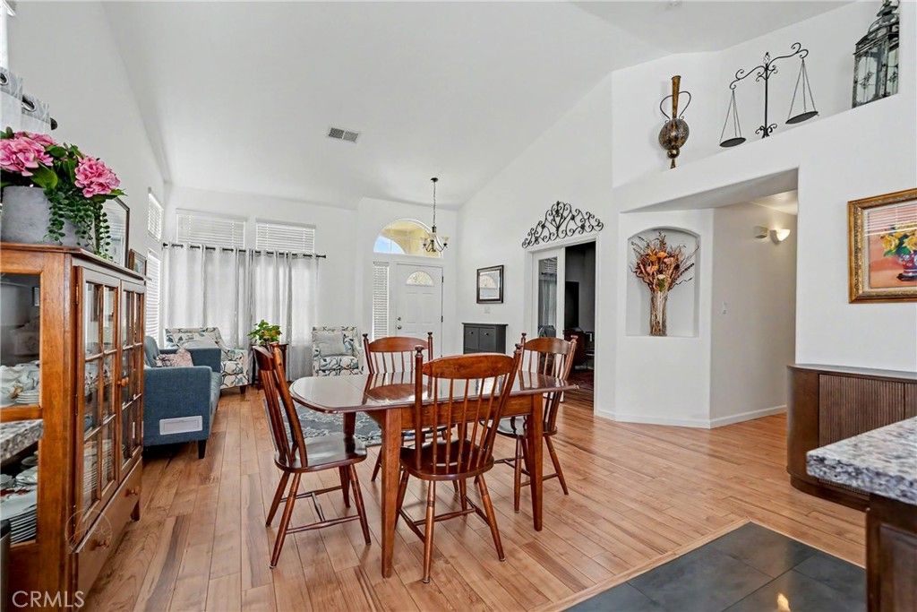 Image 11 of property listing at 8708 Rollingbay, Bakersfield, CA 93312