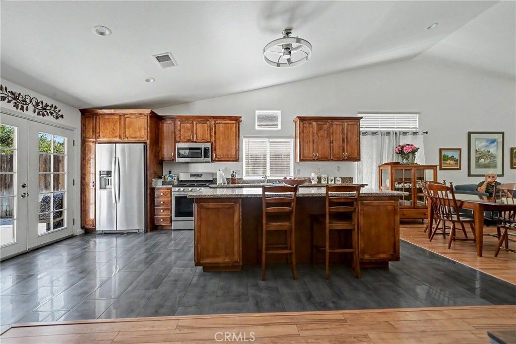 Image 5 of property listing at 8708 Rollingbay, Bakersfield, CA 93312