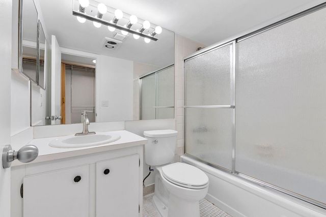 9450 Poinciana Place 211, Davie, FL 33324