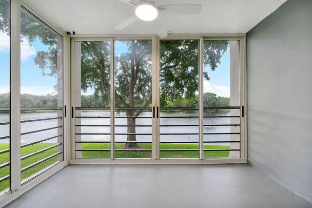9450 Poinciana Place 211, Davie, FL 33324