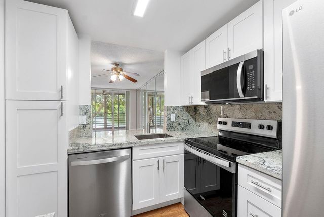 9450 Poinciana Place 211, Davie, FL 33324