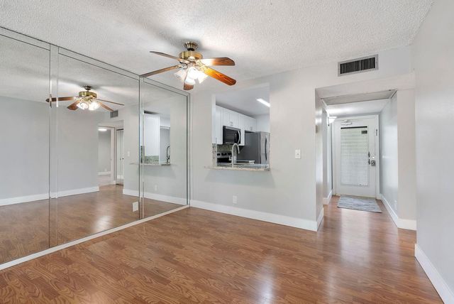 9450 Poinciana Place 211, Davie, FL 33324
