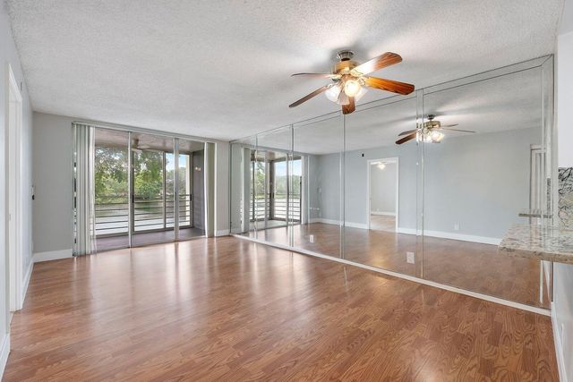 9450 Poinciana Place 211, Davie, FL 33324