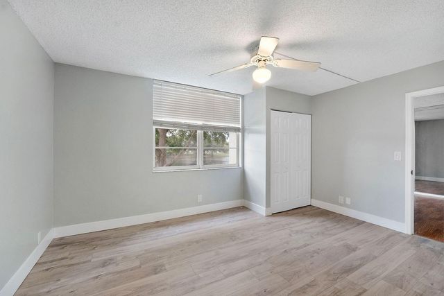 9450 Poinciana Place 211, Davie, FL 33324