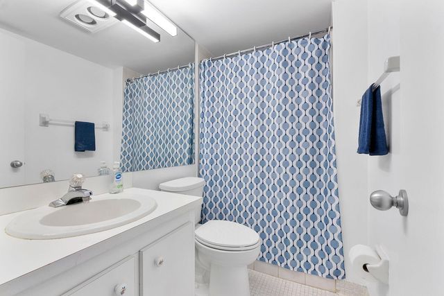 9450 Poinciana Place 211, Davie, FL 33324