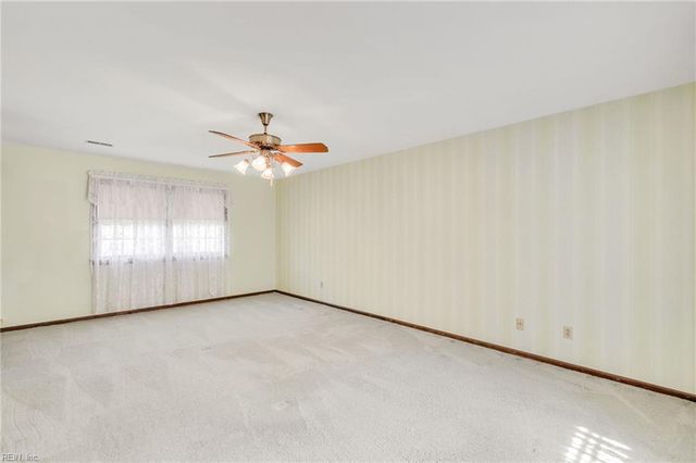 352 Wendwood DR, Newport News, VA 23602
