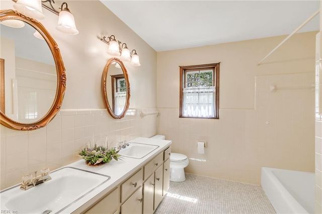 352 Wendwood DR, Newport News, VA 23602