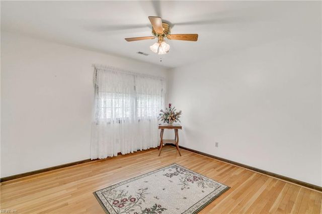 352 Wendwood DR, Newport News, VA 23602