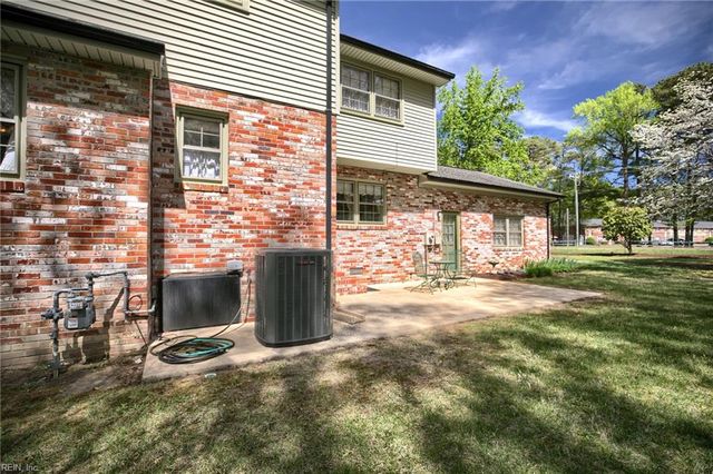 352 Wendwood DR, Newport News, VA 23602