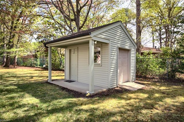 352 Wendwood DR, Newport News, VA 23602
