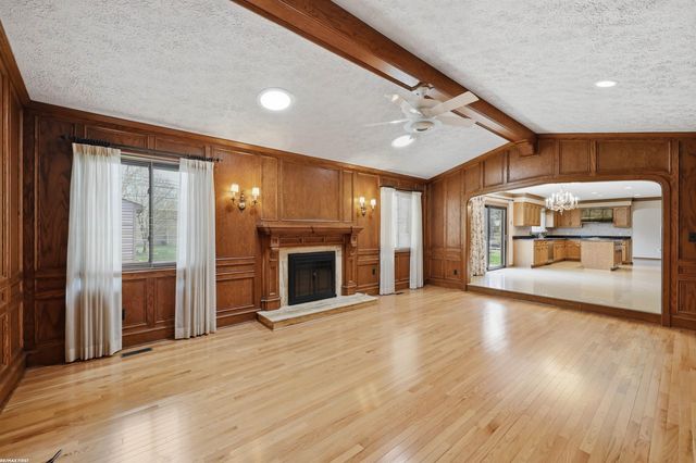 38300 Santa Barbara Street, Clinton, MI 48036