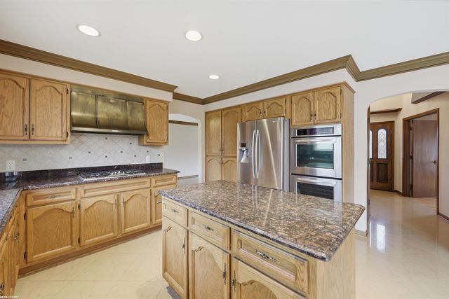 38300 Santa Barbara Street, Clinton, MI 48036