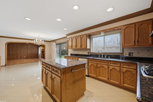 38300 Santa Barbara Street, Clinton, MI 48036