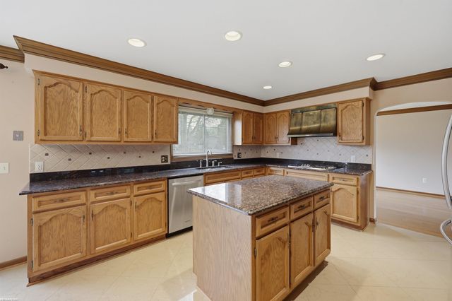 38300 Santa Barbara Street, Clinton, MI 48036