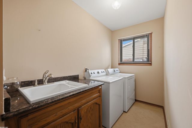 38300 Santa Barbara Street, Clinton, MI 48036