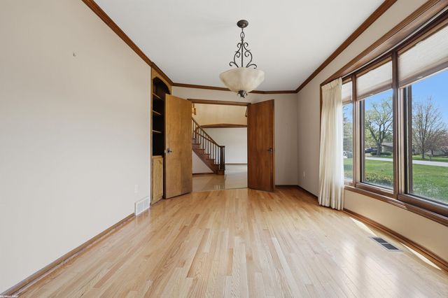 38300 Santa Barbara Street, Clinton, MI 48036