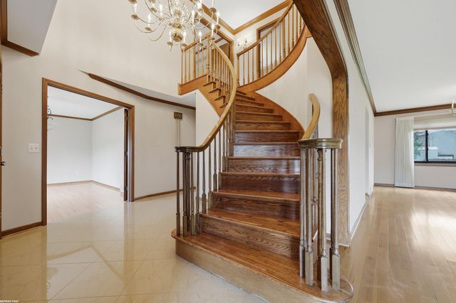 38300 Santa Barbara Street, Clinton, MI 48036