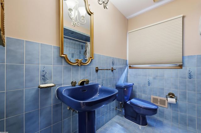 38300 Santa Barbara Street, Clinton, MI 48036