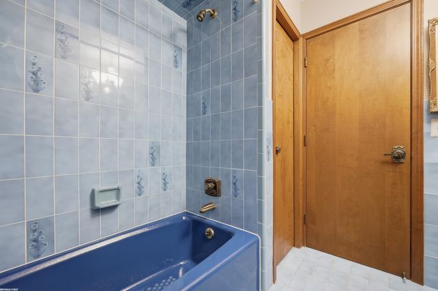 38300 Santa Barbara Street, Clinton, MI 48036