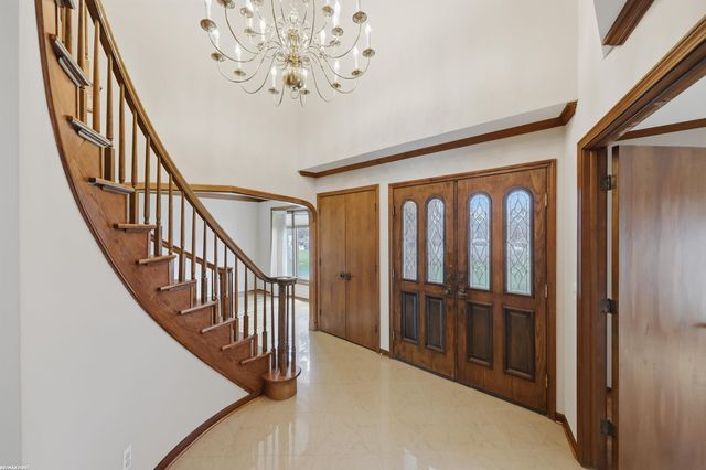 38300 Santa Barbara Street, Clinton, MI 48036