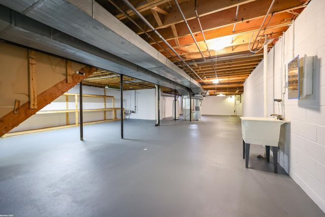 38300 Santa Barbara Street, Clinton, MI 48036