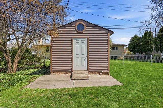 38300 Santa Barbara Street, Clinton, MI 48036