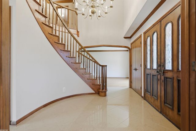 38300 Santa Barbara Street, Clinton, MI 48036