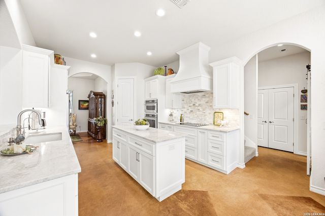 541 Saxet Trl, Spring Branch, TX 78070