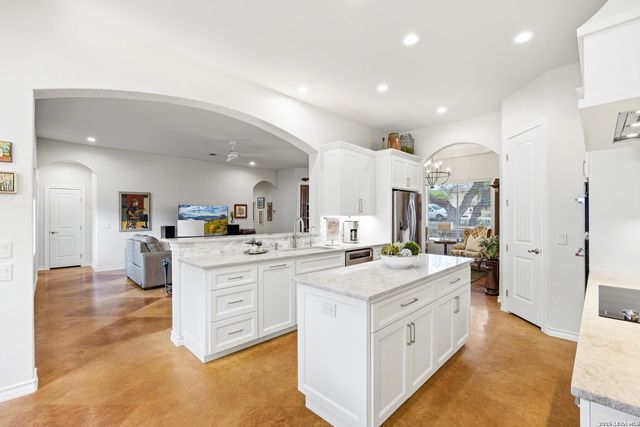 541 Saxet Trl, Spring Branch, TX 78070