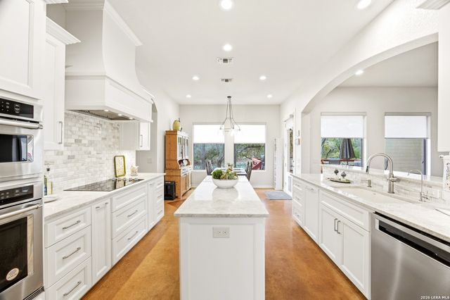 541 Saxet Trl, Spring Branch, TX 78070