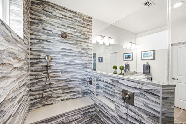 541 Saxet Trl, Spring Branch, TX 78070