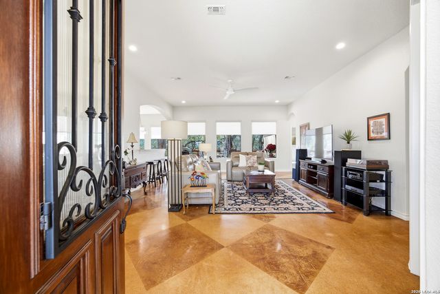 541 Saxet Trl, Spring Branch, TX 78070