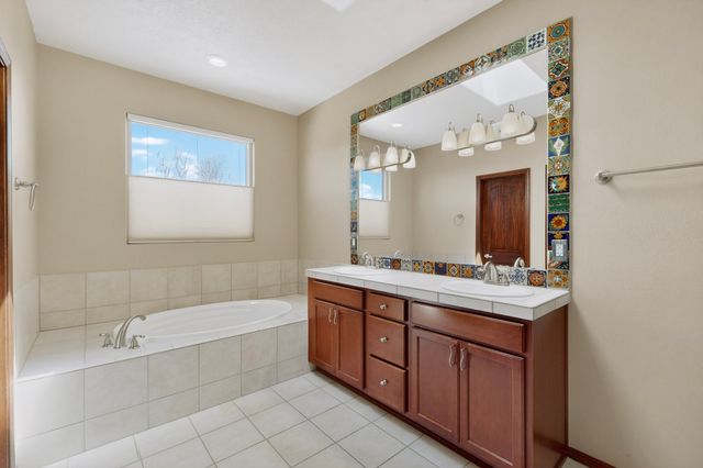 7 Caballo Viejo, Santa Fe, NM 87508