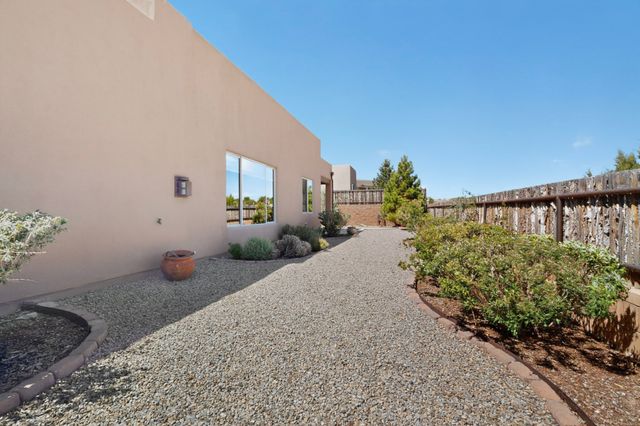 7 Caballo Viejo, Santa Fe, NM 87508
