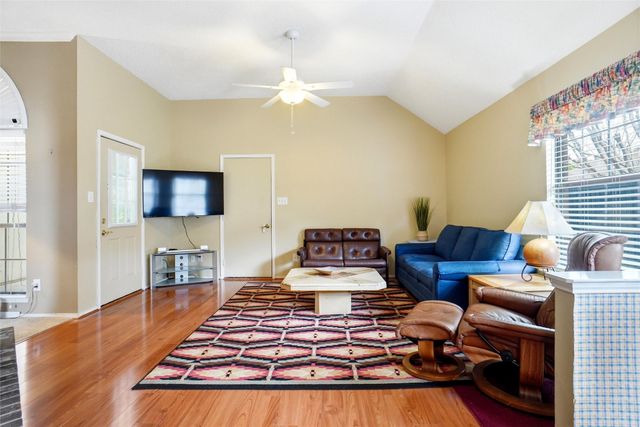 833 Windy Meadow Circle, Desoto, TX 75115