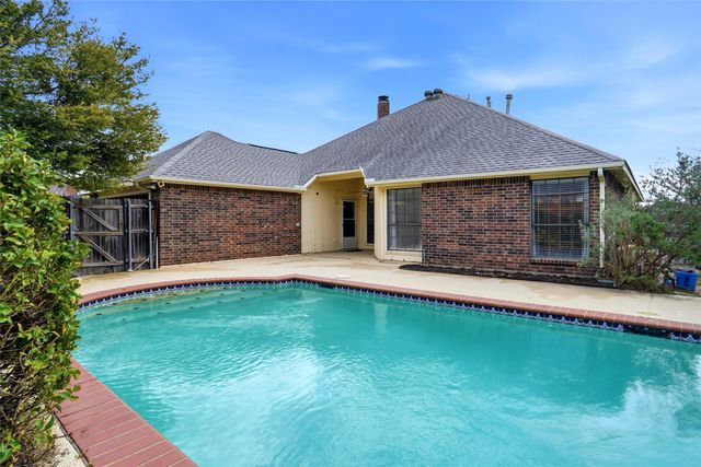 833 Windy Meadow Circle, Desoto, TX 75115