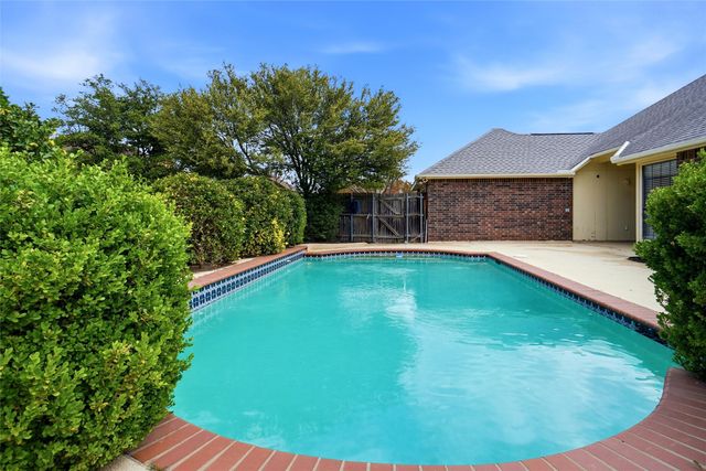 833 Windy Meadow Circle, Desoto, TX 75115