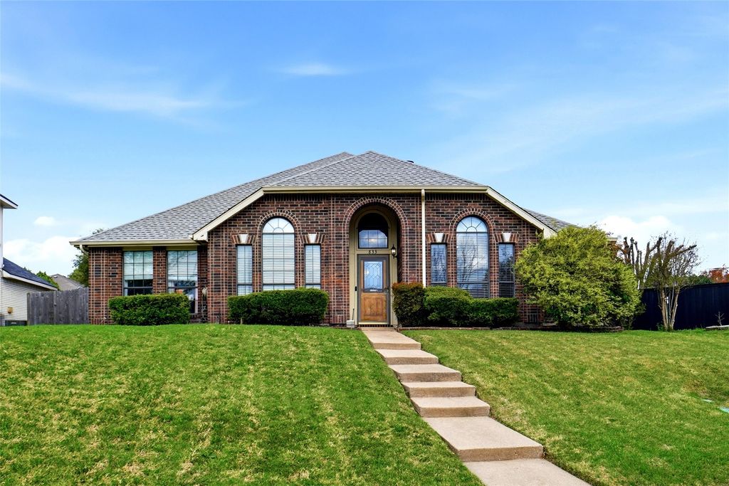 833 Windy Meadow Circle, Desoto, TX 75115