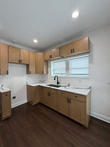 1942 Elmwood Avenue 1R, Berwyn, IL 60402