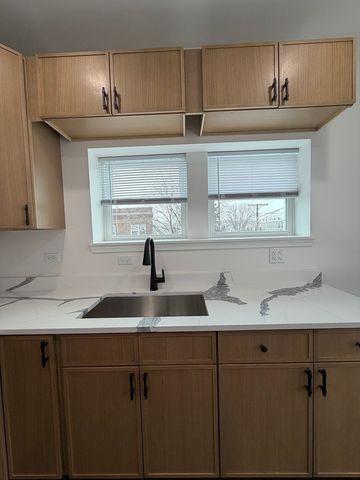 1942 Elmwood Avenue 1R, Berwyn, IL 60402